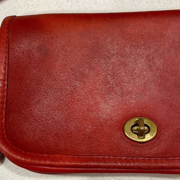 Vintage late 1970’s-Early 1980’s Coach Dinky Leather Bag Made In New York City - Picture 4 of 14